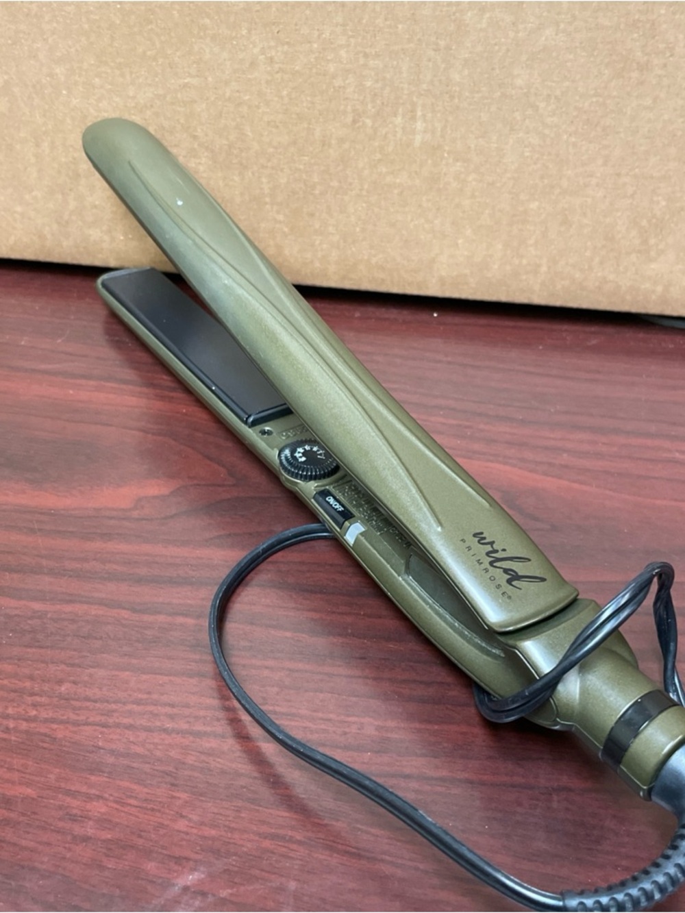 Conair Wild Primrose Professional 1" Ceramic Flat Iron Straightener Army Green